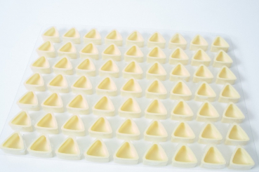 63 Stück Schokoladenschalen dreieckig weiss für Pralinen von sweetART